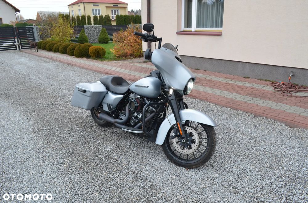 Harley-Davidson Touring Street Glide - 1