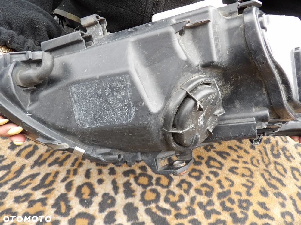 BMW -  E60,E61 - XENON - WYSZCZERBIONE SZKŁO - LEWA LAMPA PRZEDNIA - EUROPA - 8