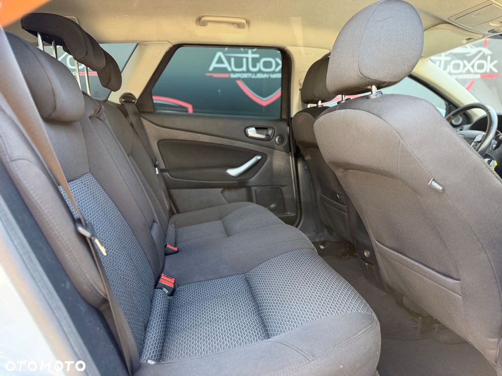 Ford Mondeo - 27
