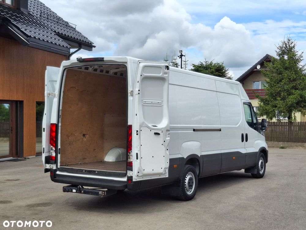 Iveco Daily 35S16 L4H2 Furgon VAN Blaszak Maxi Reflektory Full Led Euro 6 Skrzynia Biegów HI-MATIC 3 Miejsca Kamera Cofania Drzwi tylne Otwierane 270 Stopni Udźwig Haka 3500kg Radar Asystent Pasa Ruchu - 5