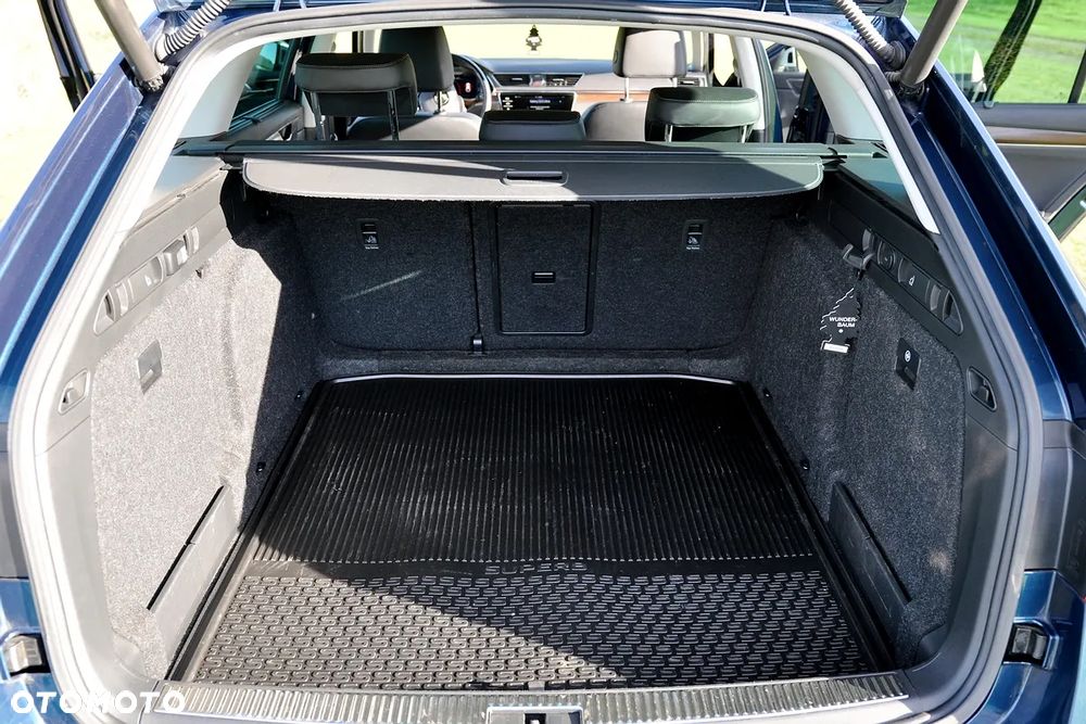 Skoda Superb Combi 2.0 TDI 4x4 DSG Scout - 8