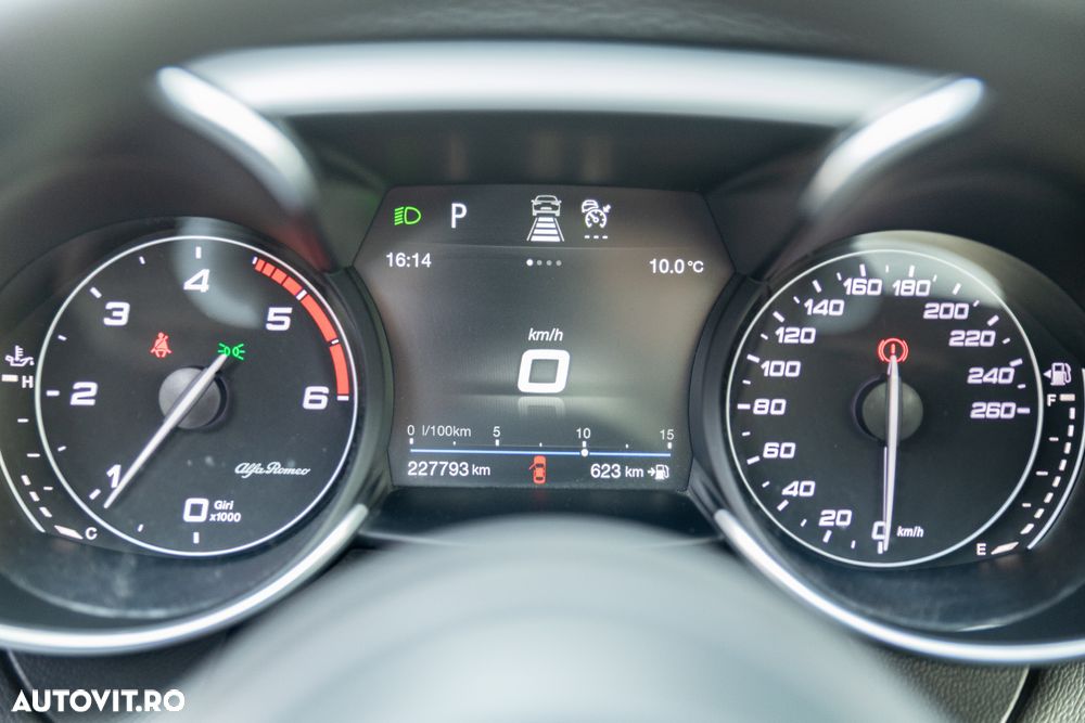 Alfa Romeo Giulia - 12