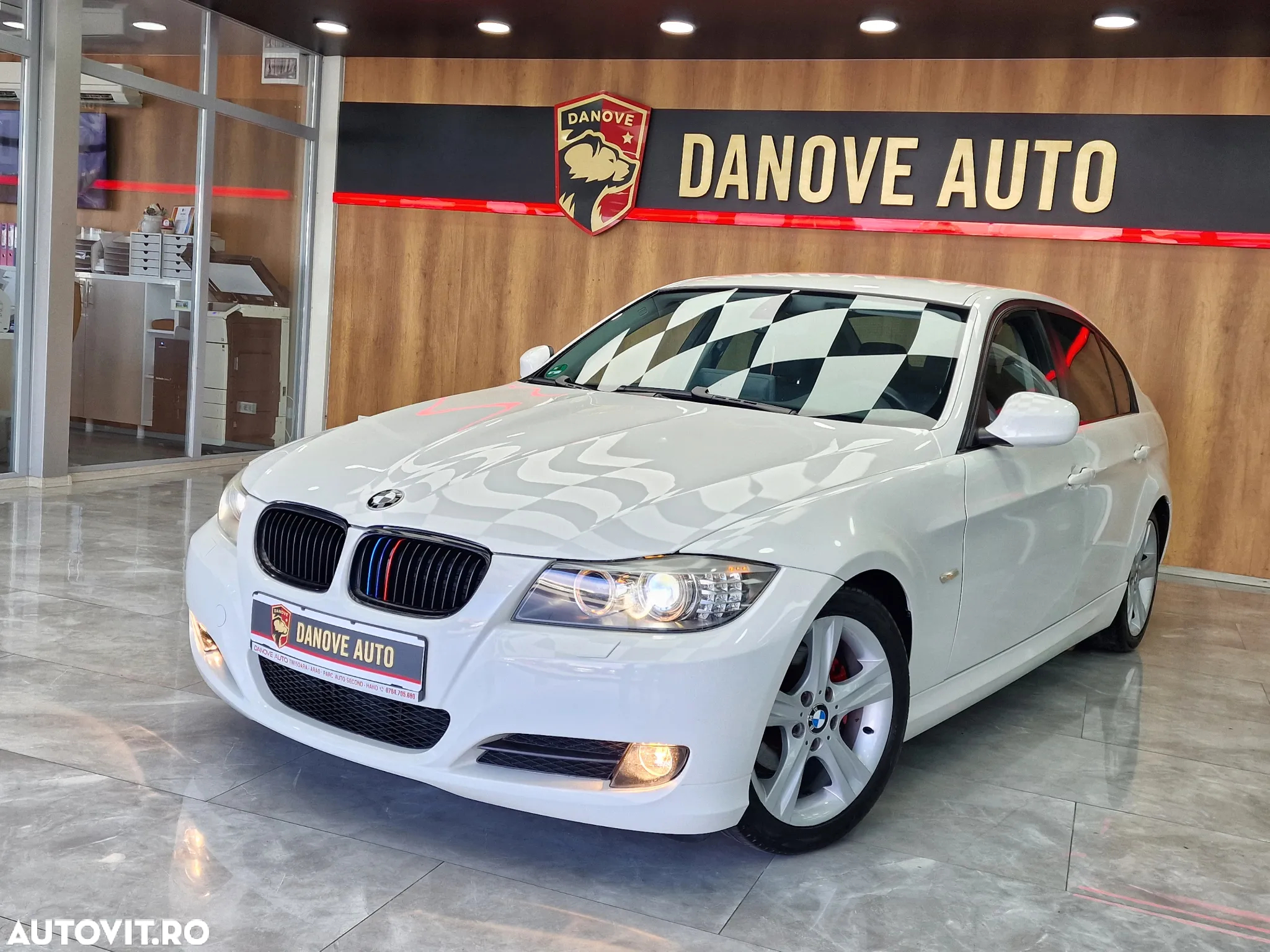 BMW Seria 3 318i - 9