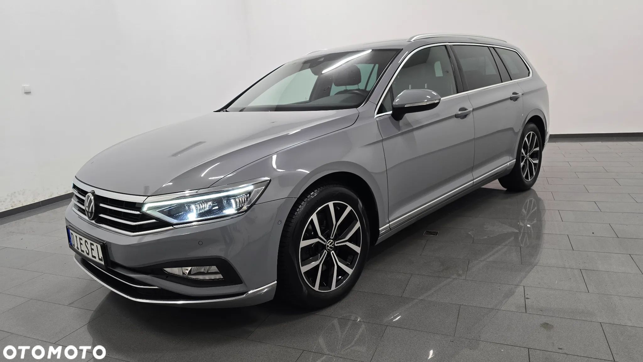 Volkswagen Passat 2.0 TDI SCR R-Line DSG - 1
