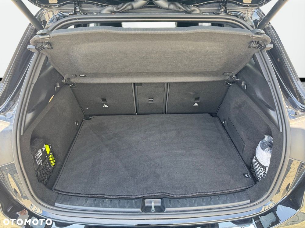 Mercedes-Benz GLA - 17