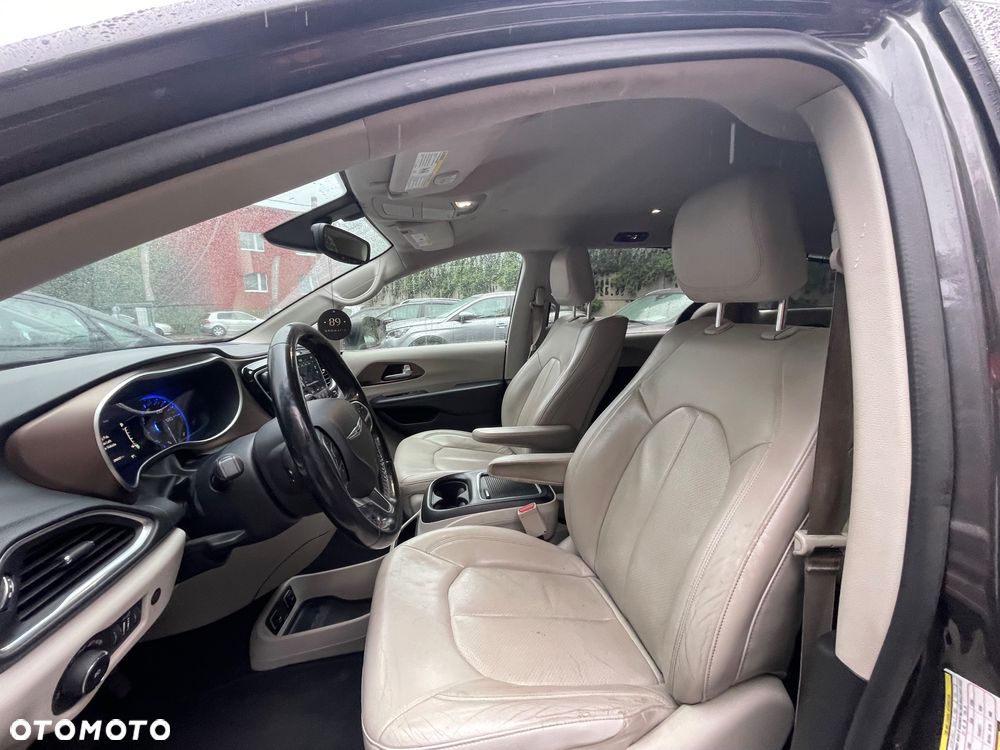 Chrysler Pacifica - 17