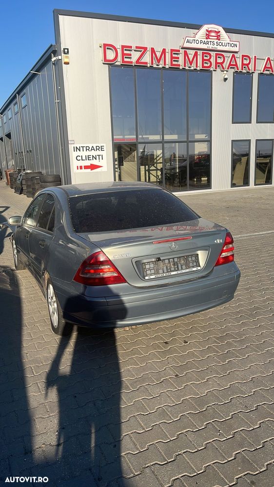 Dezmembram Mercedes C Class 2.2 diesel din 2006 - 3