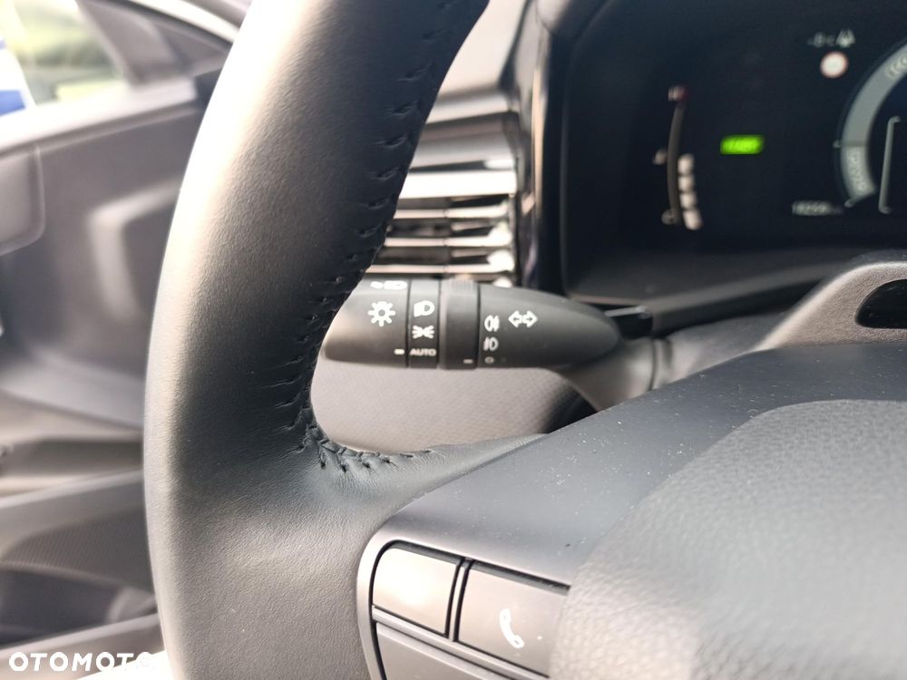 Toyota Camry - 24