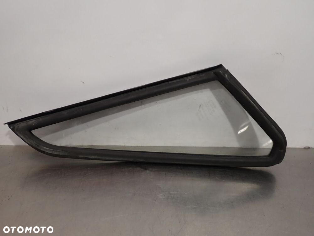 SZYBA TRÓJKĄTNA LEWA TYLNA AUDI 80 B2 - 2