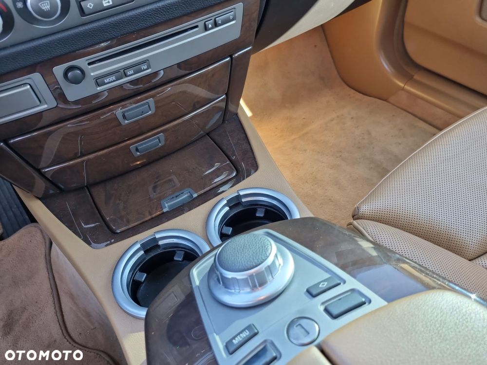 BMW Seria 7 750i - 16