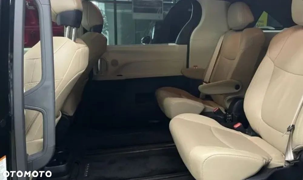 Toyota Sienna - 17