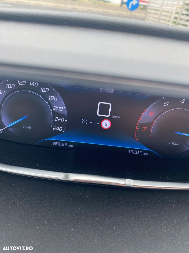 Peugeot 5008 1.2 Puretech Turbo s&s EAT8 Allure - 11