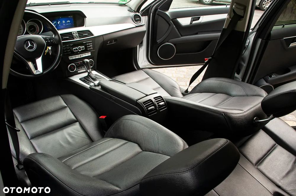 Mercedes-Benz Klasa C 250 CGI BlueEff Avantgarde - 25