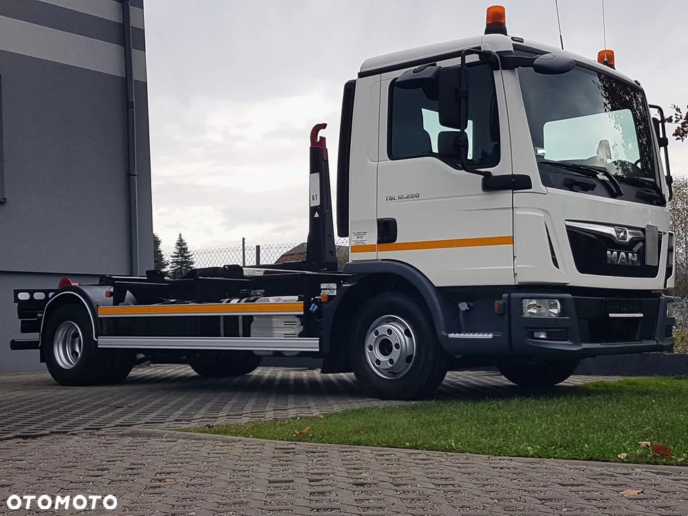MAN TGL 12.220 HAKOWIEC 4x2 KLIMA HAKOWIEC DO KONTENERÓW - 31