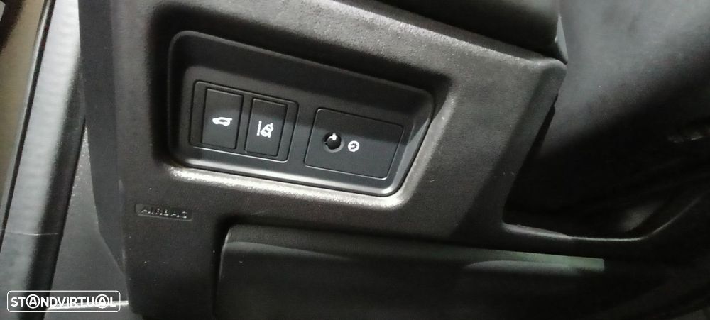 Land Rover Discovery Sport 2.0 D AWD R-Dynamic S - 24