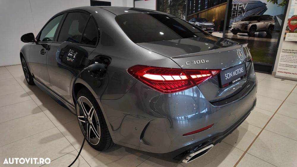 Mercedes-Benz C 300 e 4MATIC 9G-TRONIC AMG Line - 11