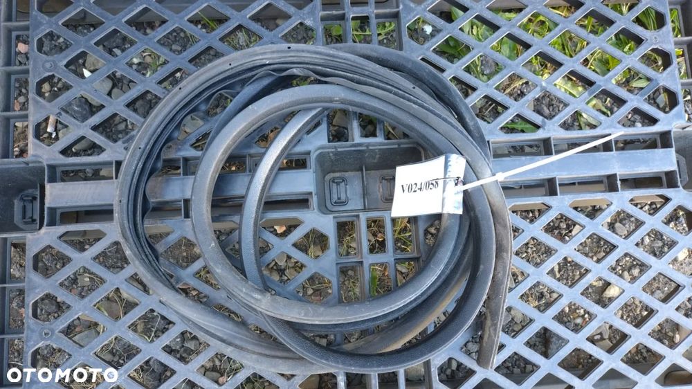 USZCZELKA DRZWI PRAWE IVECO DAILY 99-14 NO V024/058 - 1