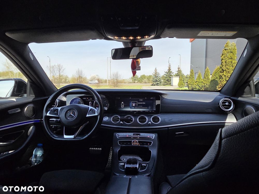 Mercedes-Benz Klasa E 220 d 4-Matic 9G-TRONIC - 12