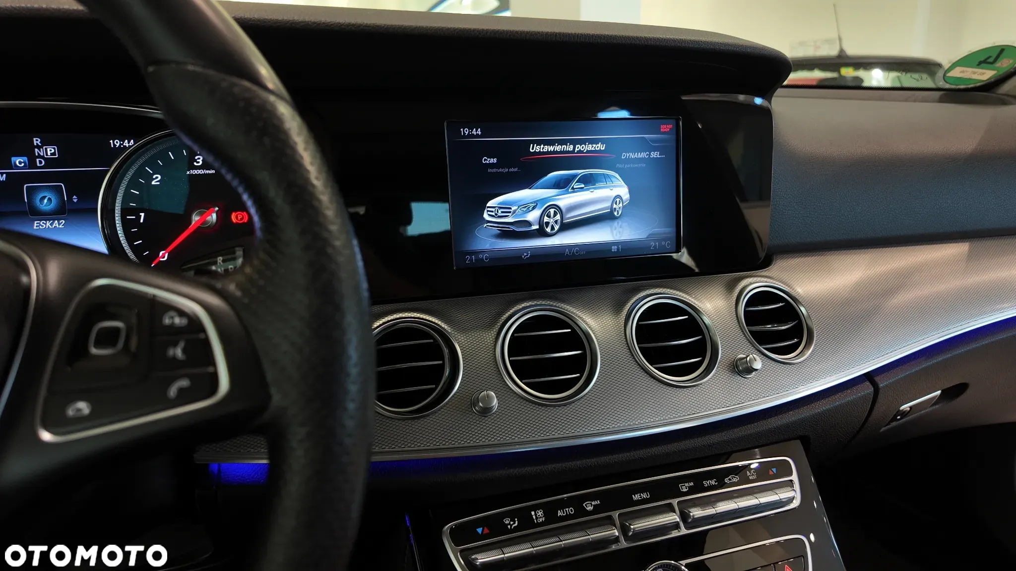 Mercedes-Benz Klasa E 220 d 4Matic T 9G-TRONIC Exclusive - 25