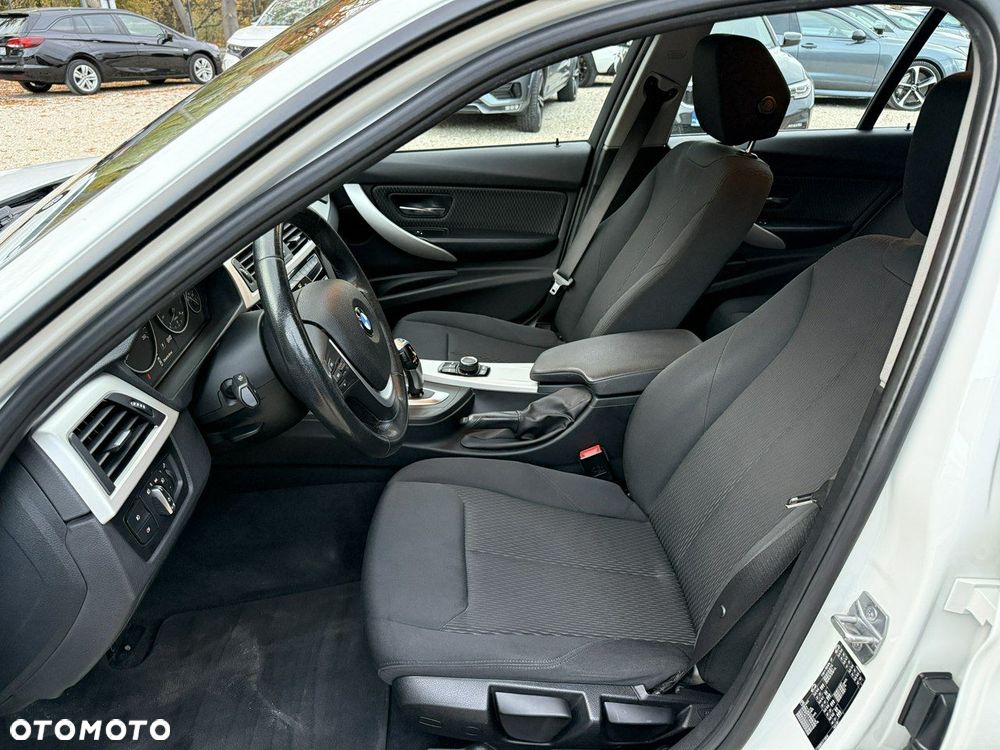 BMW Seria 3 318i GPF - 17