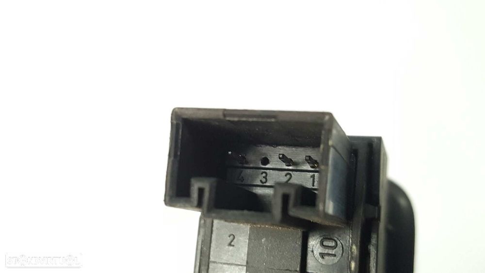 COMANDO DO ELEVADOR TRASEIRO DIREITO VOLKSWAGEN GOLF VI (5K1) ADVANCE - 5