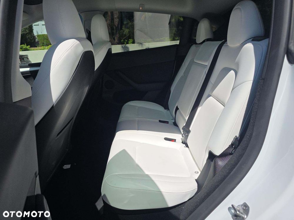 Tesla Model Y Long Range Dual Motor AWD - 8