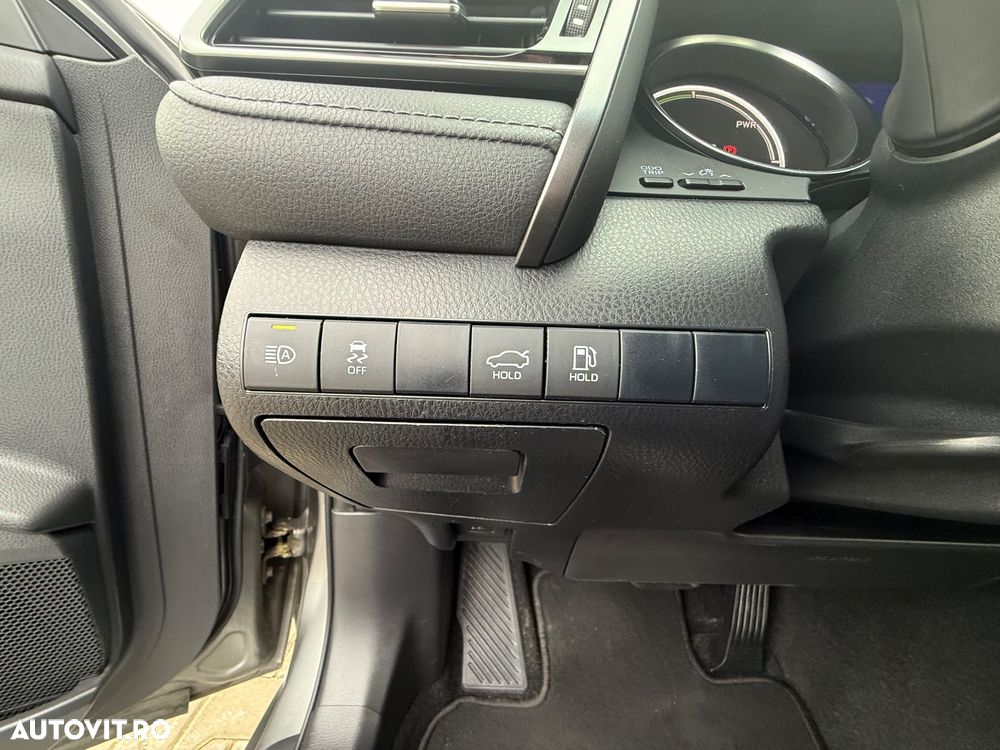 Toyota Camry Luxury - 22