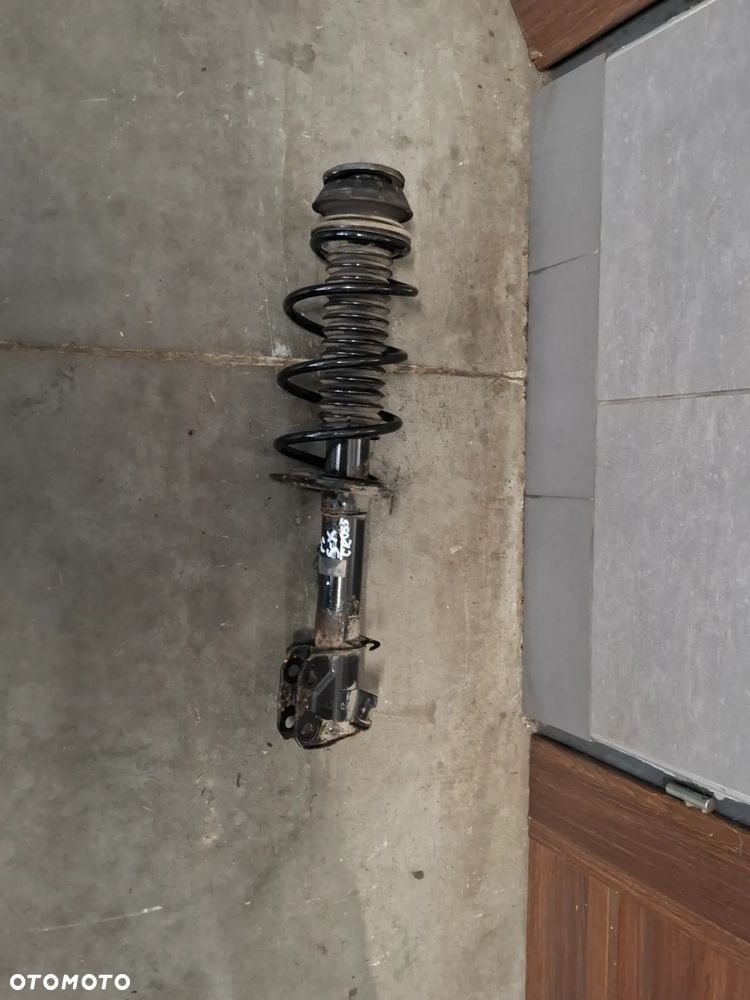 Makperson  amortyzator prawy przód  Suzuki SX4 S-cross 2017 rok 1,4T - 3