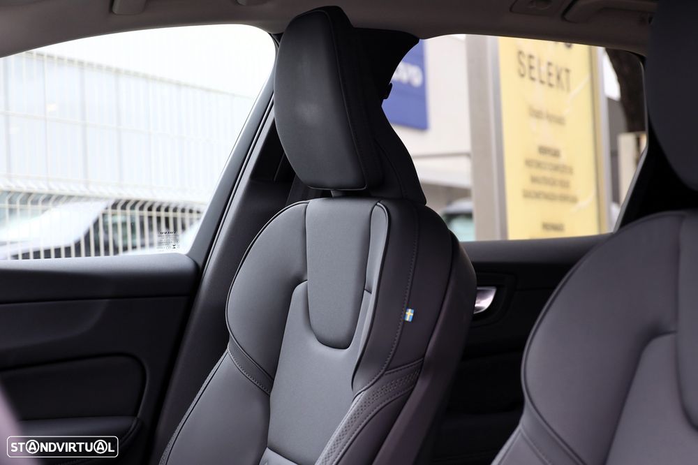 Volvo XC 60 2.0 T6 PHEV Core AWD - 7