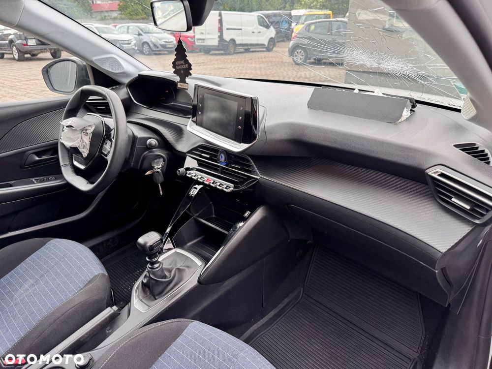 Peugeot 208 - 10