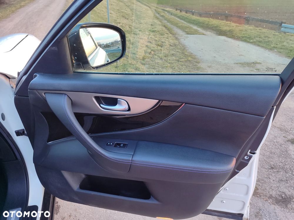 Infiniti Q70 3.0d S - 11