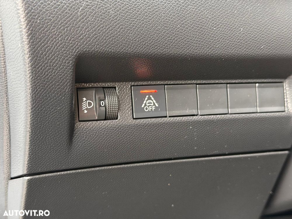 Peugeot 208 1.2 L PureTech STT EAT8 Allure - 32