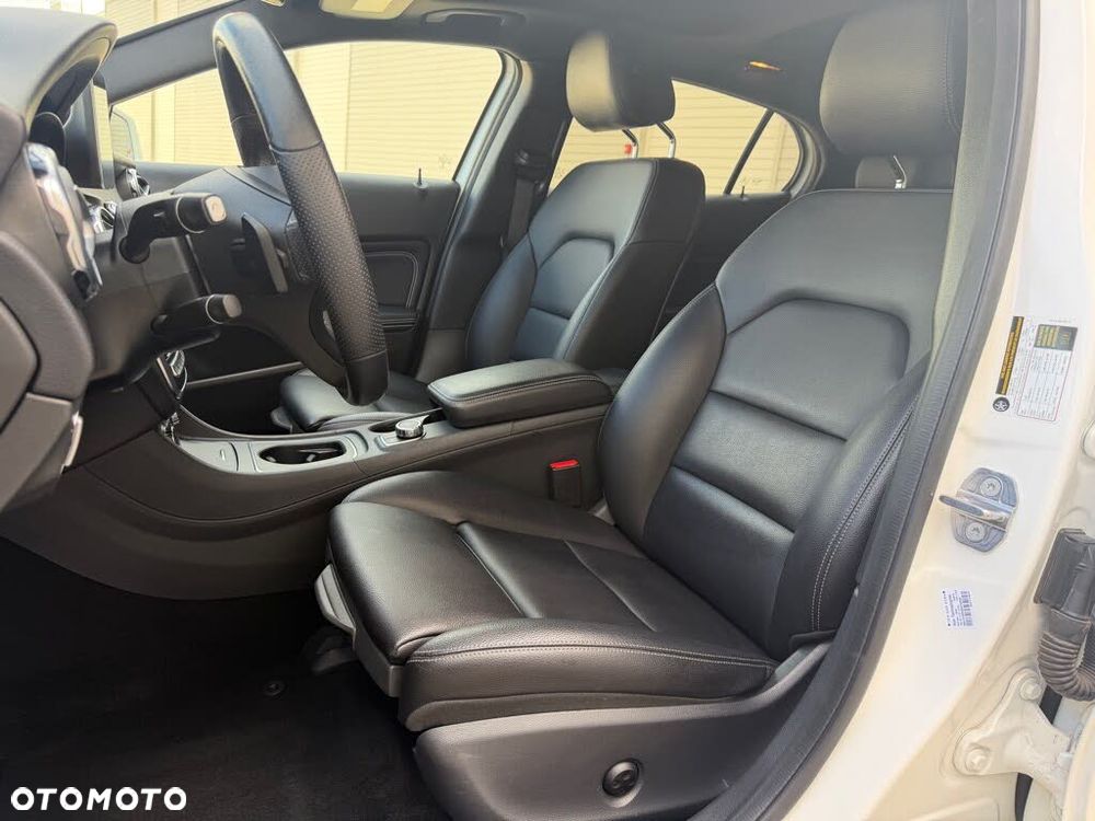 Mercedes-Benz GLA - 13