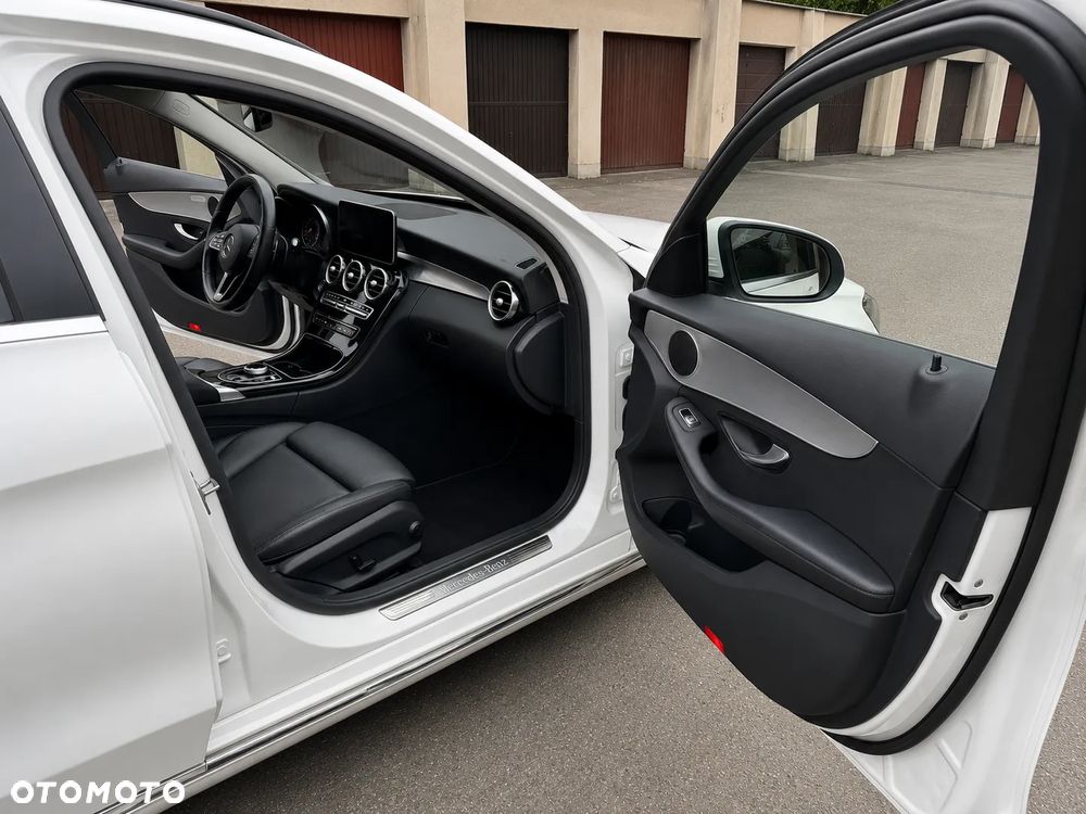 Mercedes-Benz Klasa C 200 d 9G-TRONIC - 26