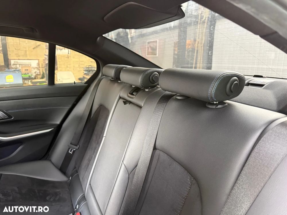 BMW Seria 3 320d xDrive Aut. M Sport - 25