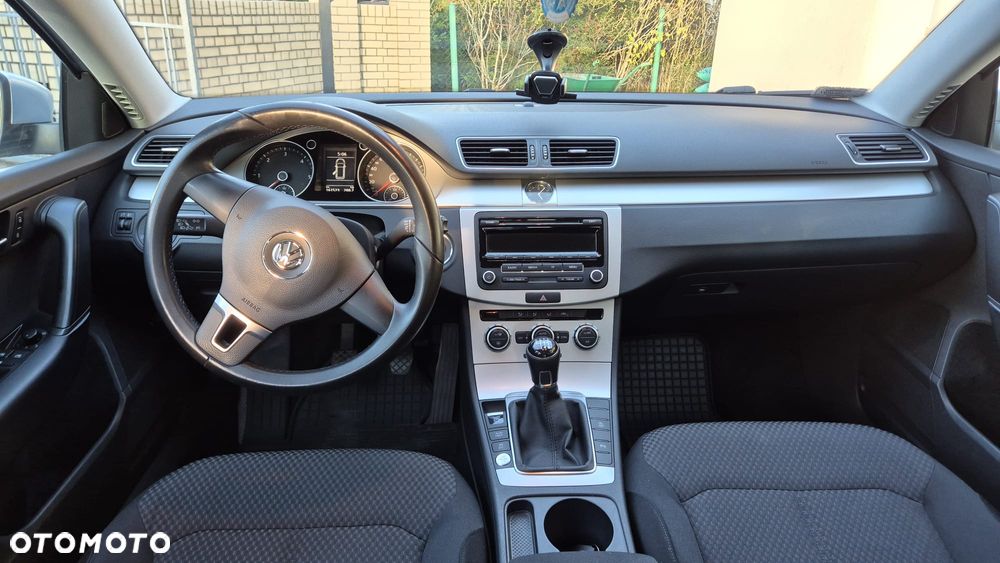 Volkswagen Passat 1.6 TDI Trendline - 4