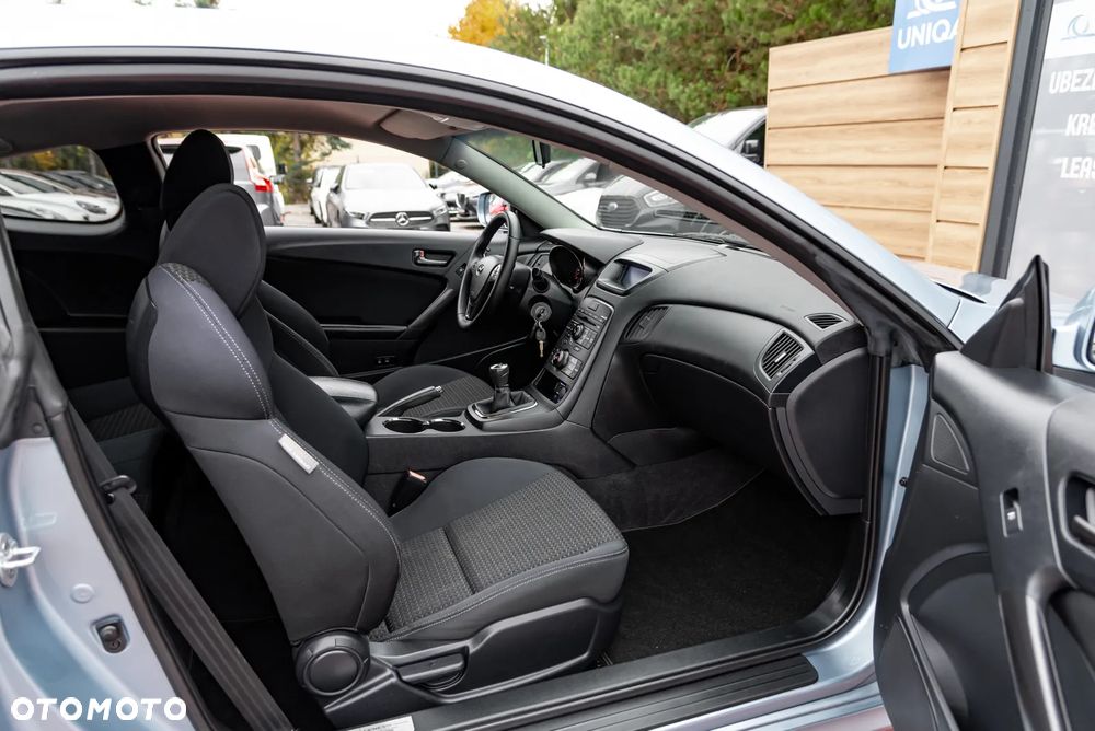 Hyundai Genesis Coupe 2.0 T - 23