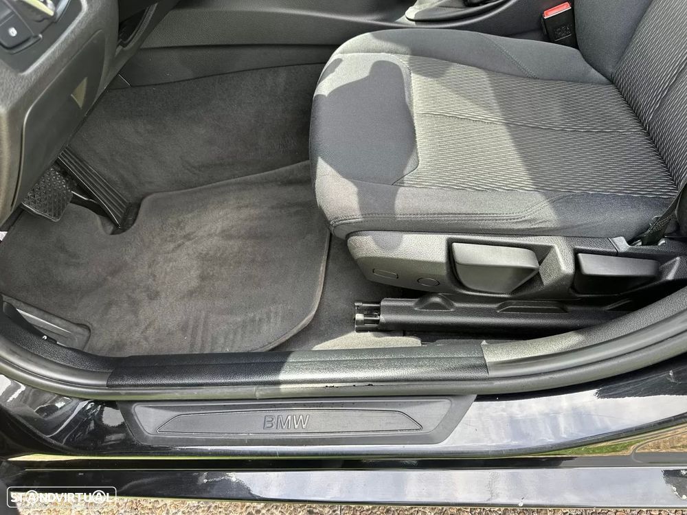 BMW 318 d Aut. Sport Line - 31