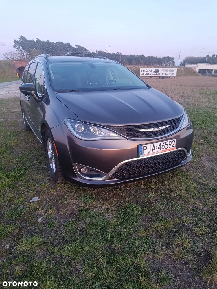 Chrysler Pacifica - 2