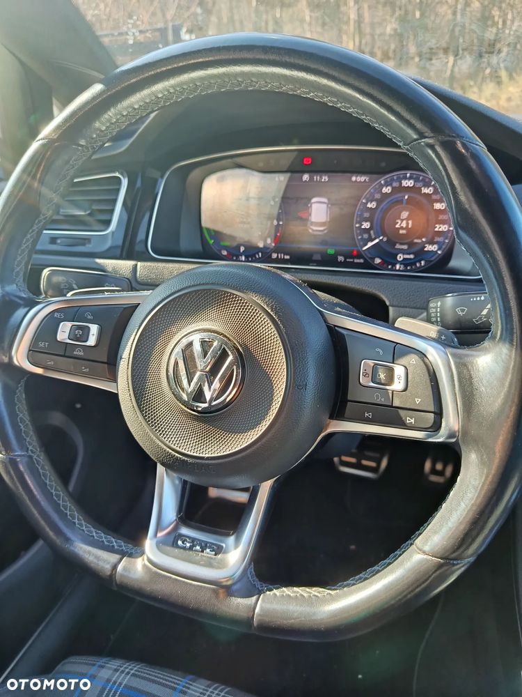 Volkswagen Golf - 9