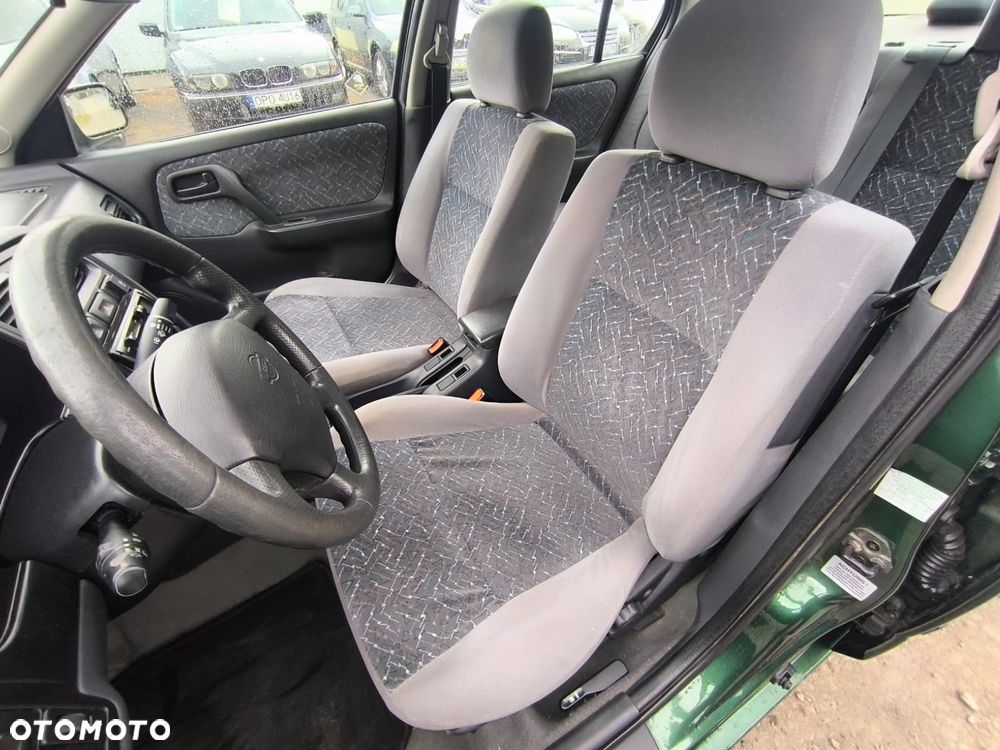Nissan Primera 1.6 Motion - 4