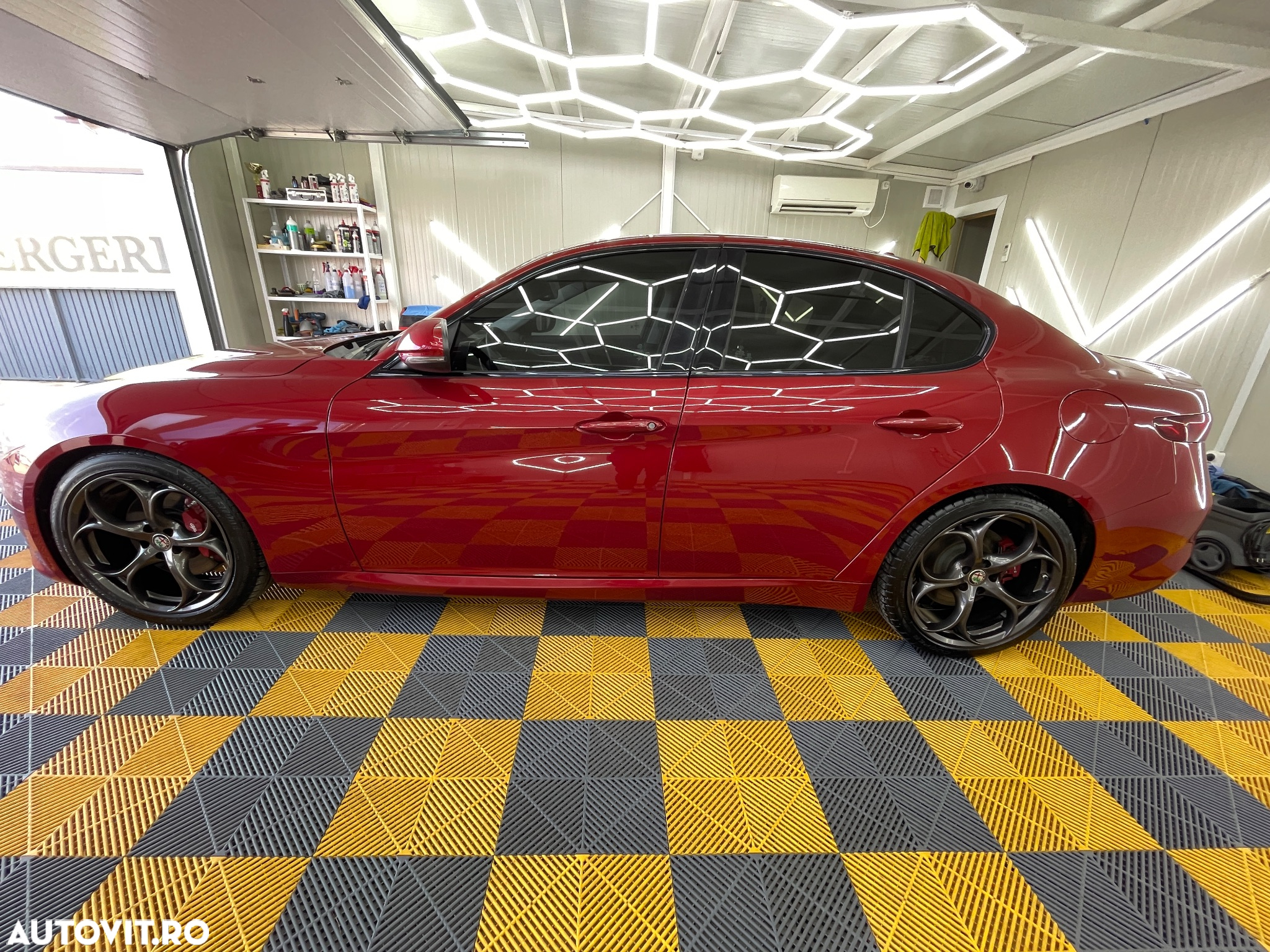 Alfa Romeo Giulia 2.0 Turbo 16V AT8 Veloce Ti - 11