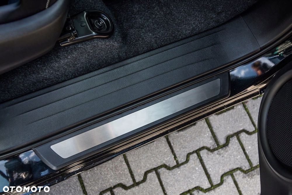 listwy progowe toyota hilux viii 2015+ - 3