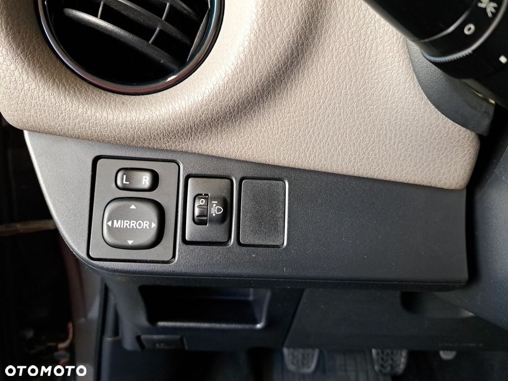 Toyota Yaris 1.33 Selection Platinum - 33