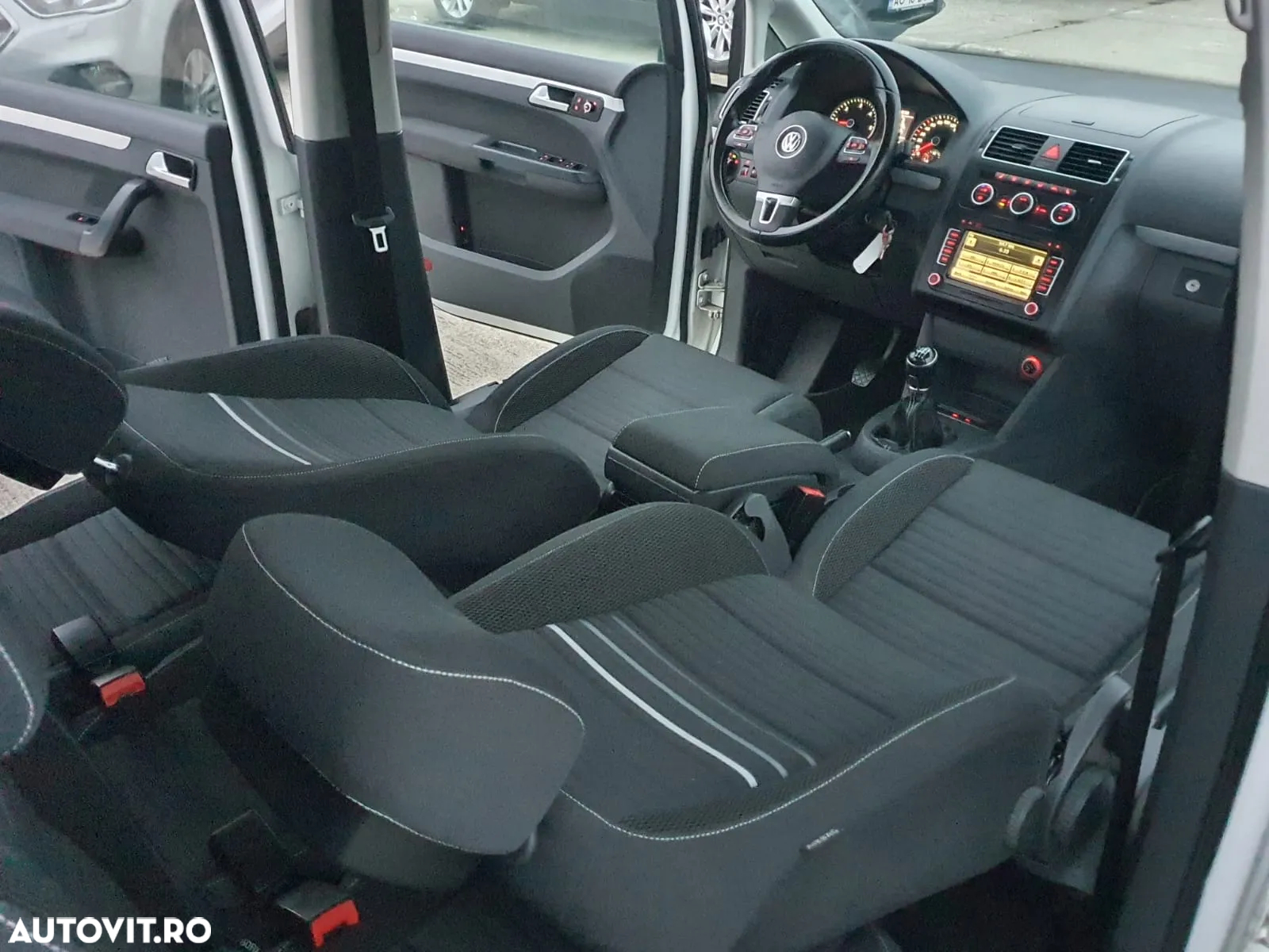 Volkswagen Touran - 10