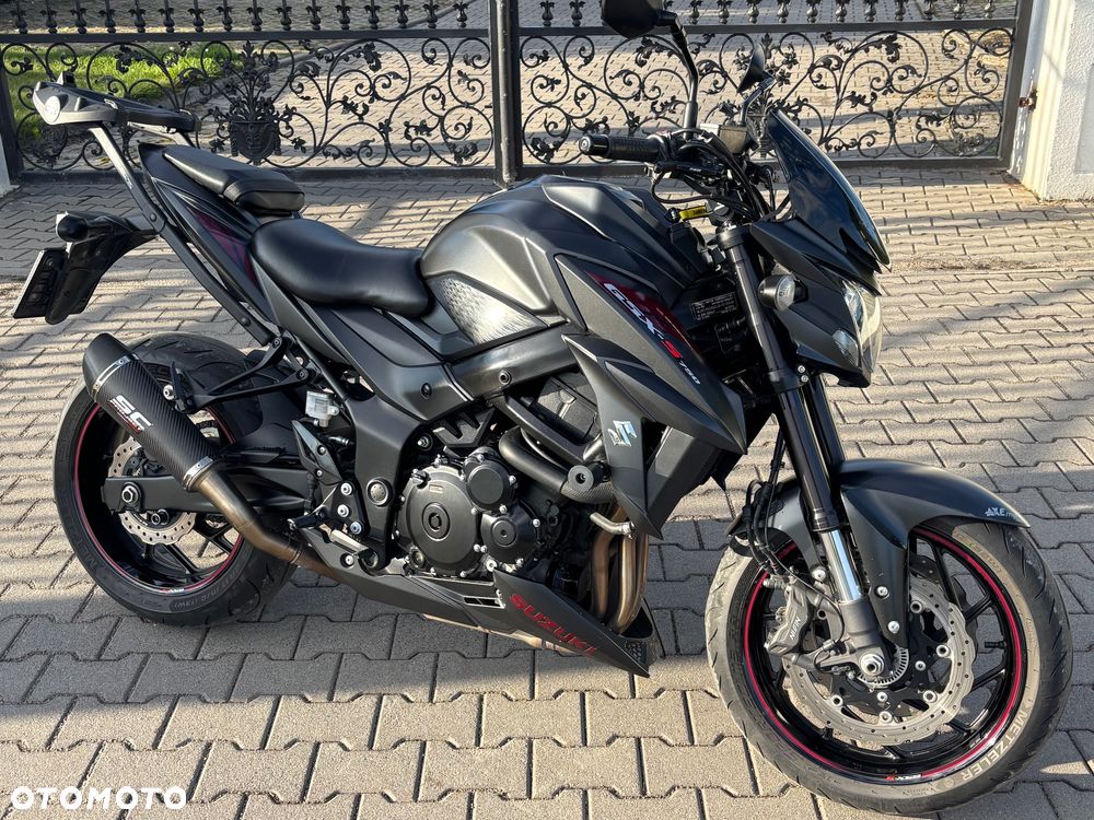 Suzuki GSX - 2