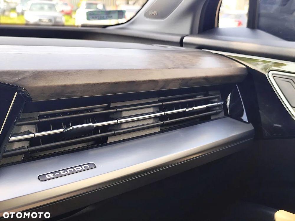 Audi Q4 e-tron 35 52kWh S Line - 24