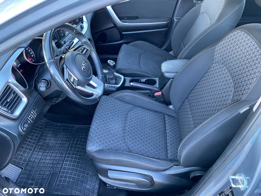 Kia Ceed 1.6 CRDi mHEV M - 29