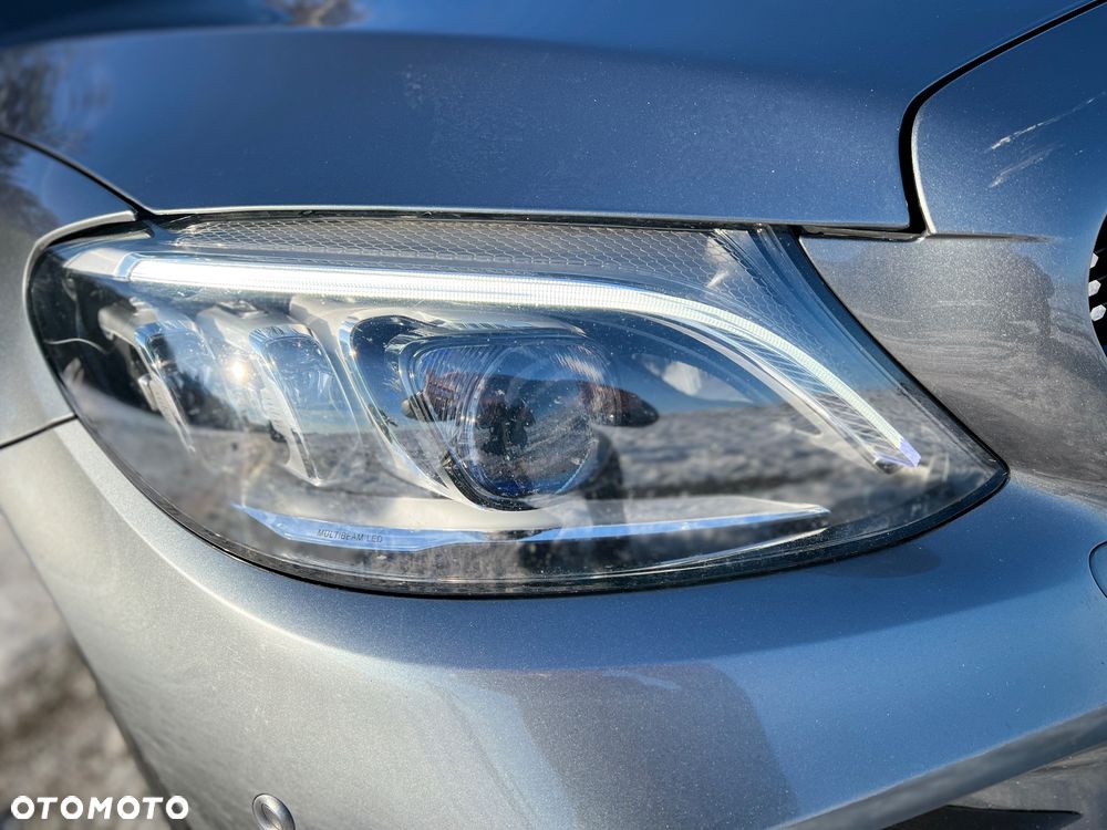 Mercedes-Benz Klasa C 200 4Matic 9G-TRONIC Edition 19 - 37