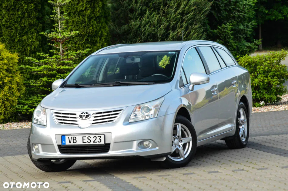 Toyota Avensis Combi 1.8 Executive - 10